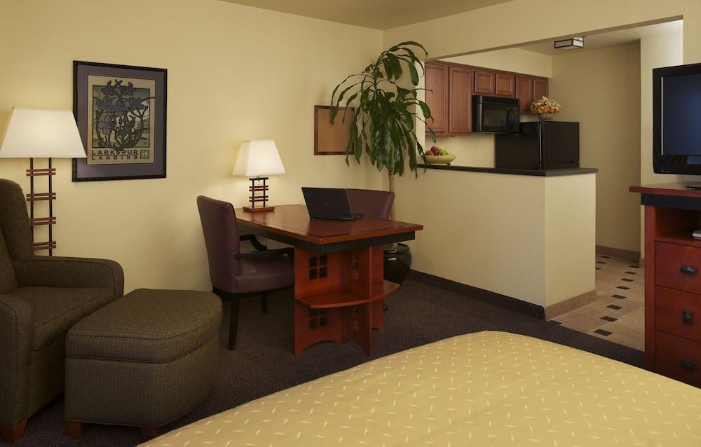 Larkspur Landing Extended 3* Campbell