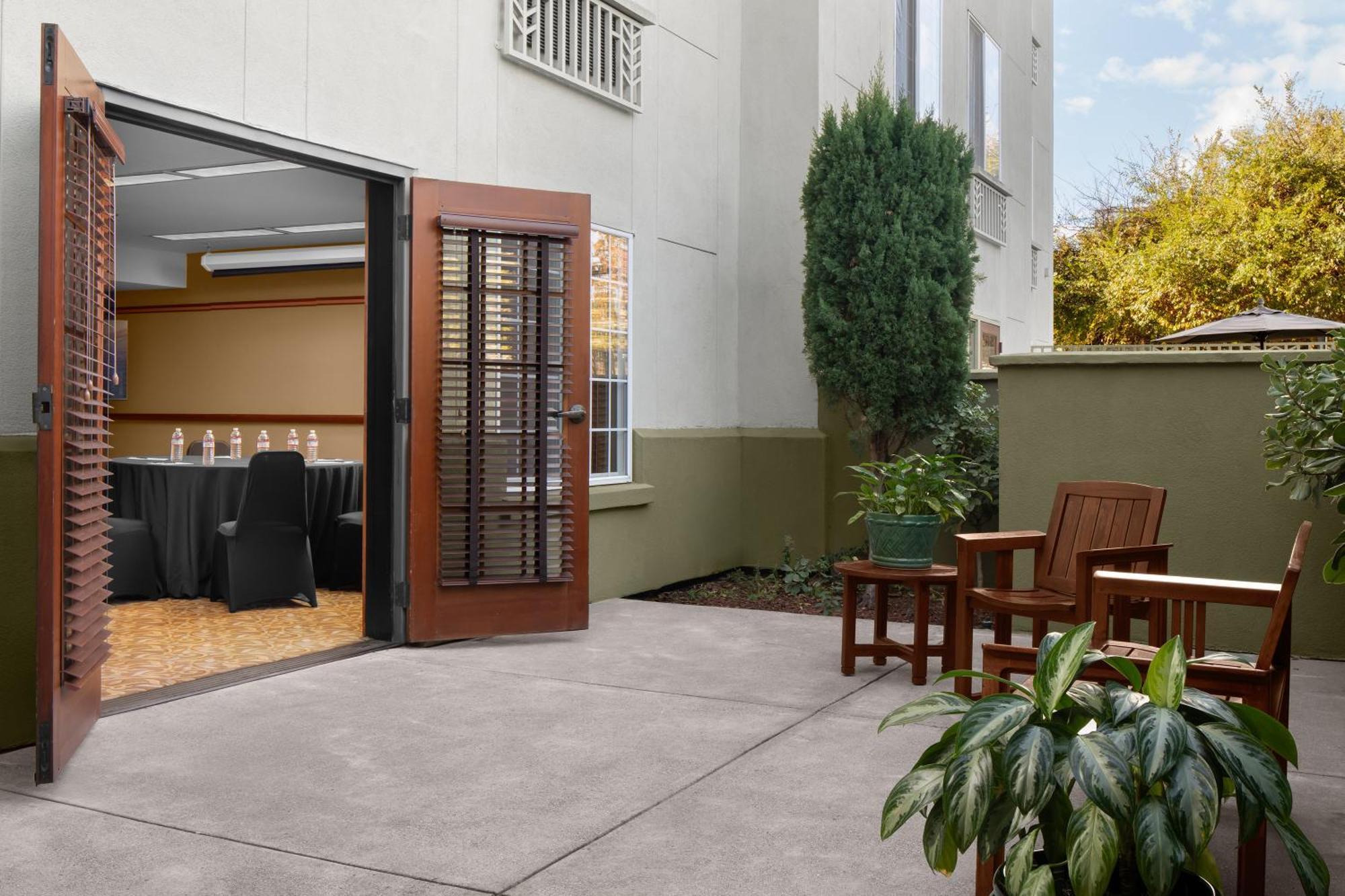 Larkspur Landing Extended 3* Campbell